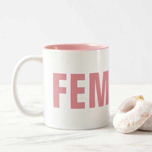 Taza del tono de la FEMINISTA dos: Rosa y blanco (Con donut)