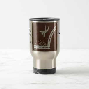 Taza del viaje del caminante de la cascada que cae