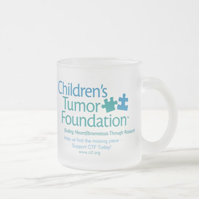 Taza del vidrio de la fundación del tumor de los (Derecha)