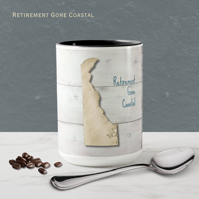 Taza Delaware State Outline Rustic Wood Mug (Customize this Coastal yet rustic style mug representing Delaware. Retirement Gone Coastal!)