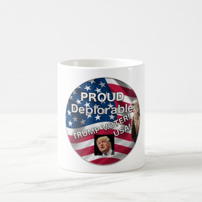 TAZA DEPLORABLE ORGULLOSA DEL VOTANTE DEL TRIUNFO (Centro)