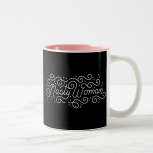 Taza desagradable de la mujer