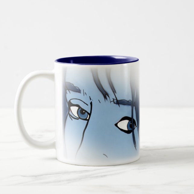Taza - detalle de la reina del asesino (Izquierda)
