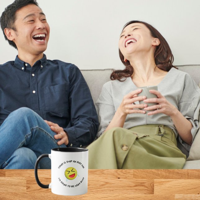 Taza Día de abofetear a un idiota (Subido por el creador)