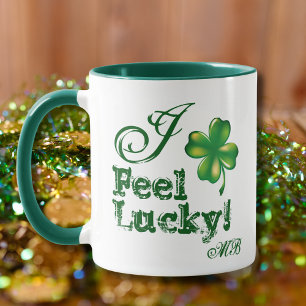Taza Día de San Patricio Monograma Me Siento Afortunado