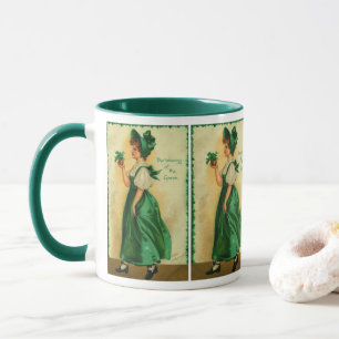 Taza Día de San Patricio vintage Lass con vestido verde