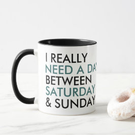 Taza Día entre sábado y la tipografía del fin de semana