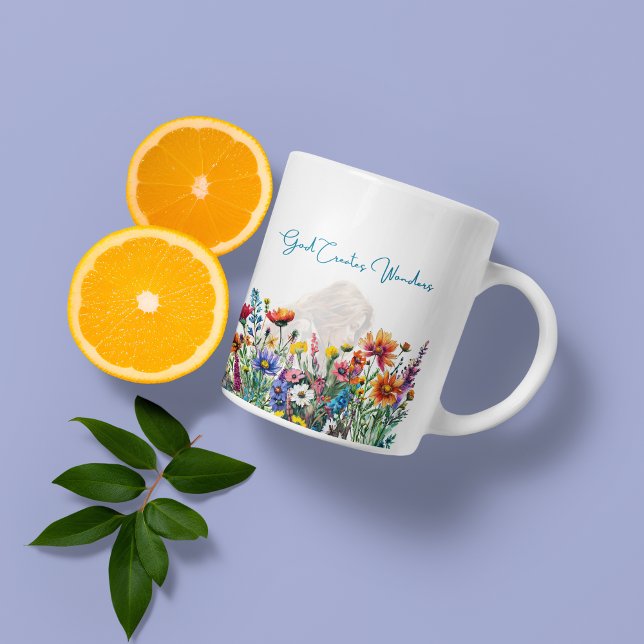 Taza Dios crea maravillas de la fe floral personalizada (Celebrate the enduring spirit and beauty of faith)