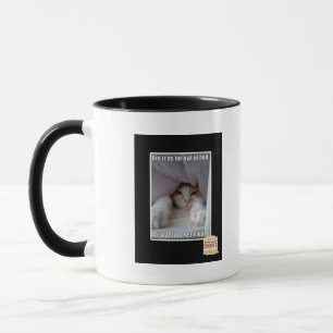 Taza Dis está tan lejos de la cama...