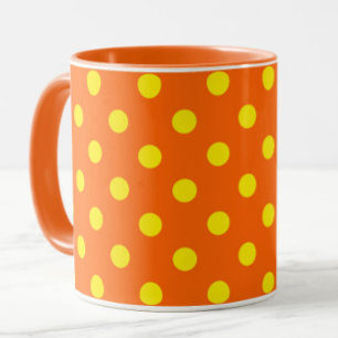 Taza Diseño del patrón de puntos de polka amarillo sobr