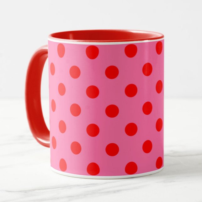 Taza Diseño del patrón de puntos de polka rosados sobre (Subido por el creador)