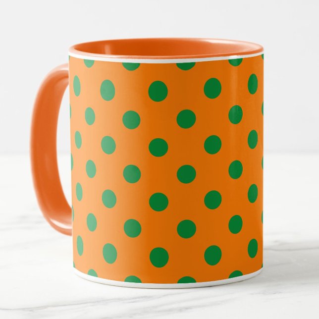 Taza Diseño del patrón de puntos de polka verde sobre N (Subido por el creador)
