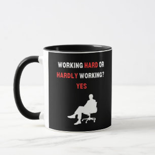 Taza Diseño divertido que trabaja duro o que apenas fun