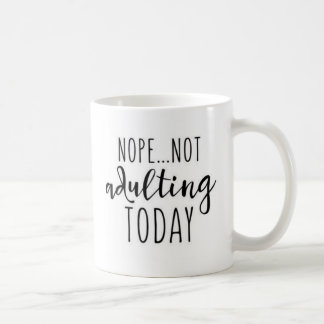 Taza divertida de Adulting de la cita