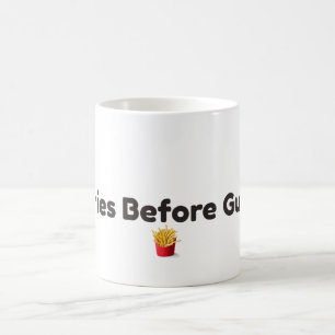Taza divertida de café con 'Papas fritas antes que