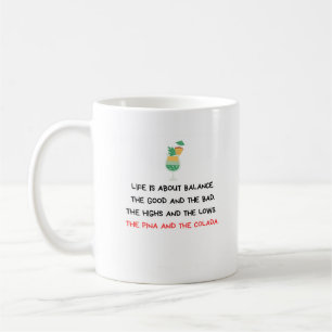 Taza divertida de café sobre el equilibrio en la v
