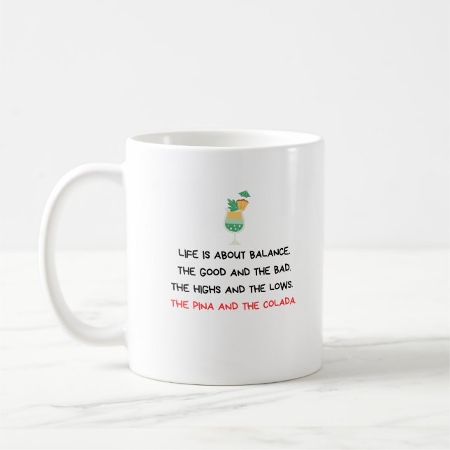 Taza divertida de café sobre el equilibrio en la v (Izquierda)
