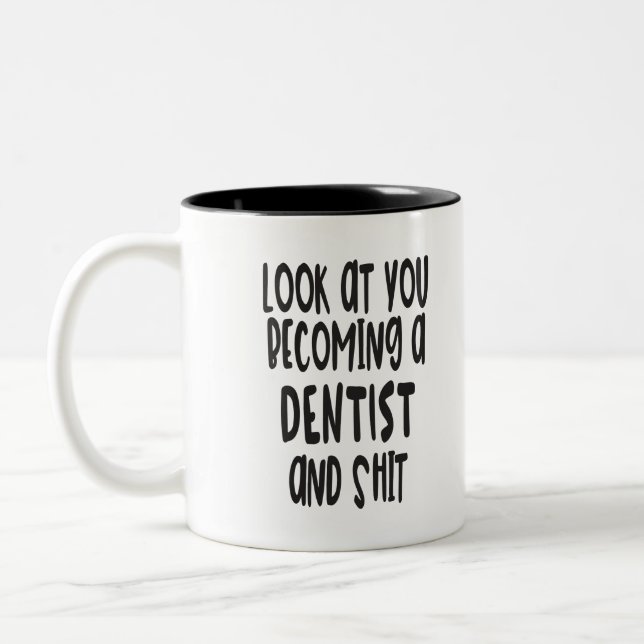 Taza divertida de la graduación del dentista (Izquierda)