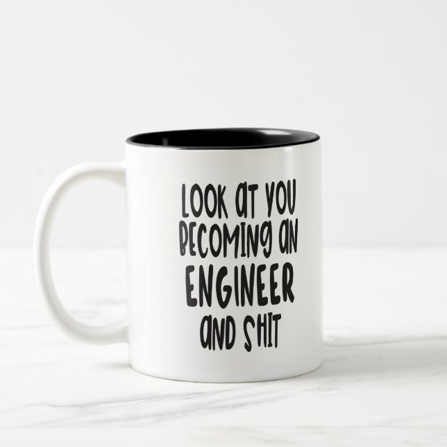 Taza divertida de la graduación del ingeniero (Izquierda)