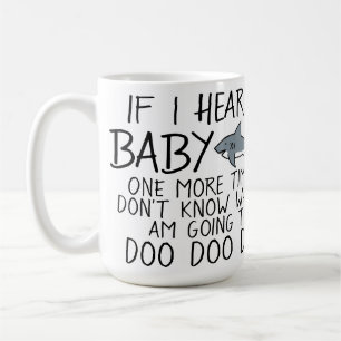 Taza divertida de la mamá del tiburón del bebé