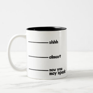 Taza divertida de la novedad shhh, casi, ahora