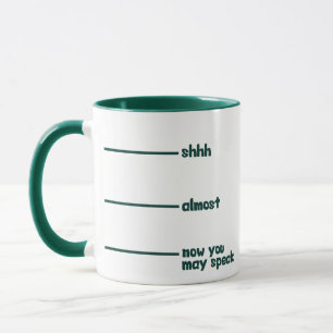 Taza divertida de la novedad shhh, casi, ahora
