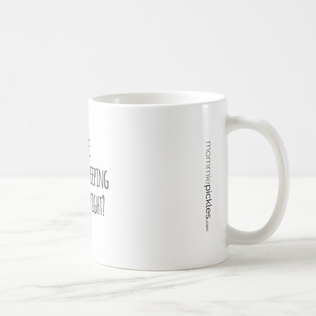 Taza divertida de las nuevas noches insomnes de (Derecha)