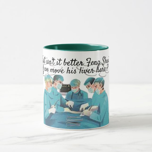 Taza divertida del retruécano médico del médico (Centro)