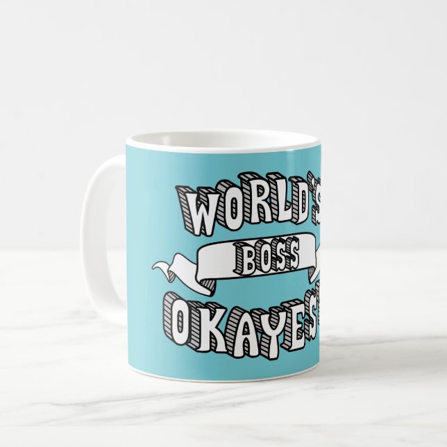 Taza divertida del texto de Okayest Boss del mundo (Anverso izquierdo)