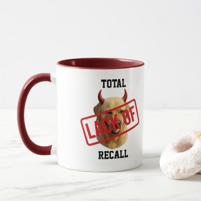 Taza divertida 'Falta de Recuerdo' de Labrador Ama (Con donut)