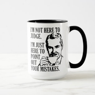 Taza Divertidas tonterías de "No está aquí para juzgar"
