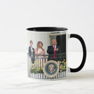 Taza Donald Trump, con Melania y Barron en la Casa