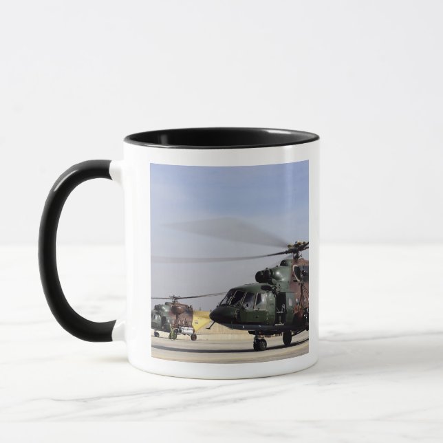 Taza Dos helicópteros de cadera Mi-17 iraquíes (Izquierda)