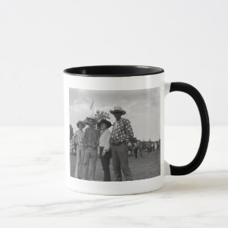 Taza Dos hombres y dos mujeres en un rodeo