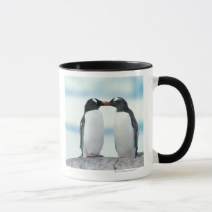Taza Dos pingüinos que tocan los picos