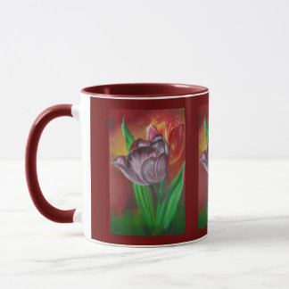 Taza Dos tulipanes contra fondo rojo