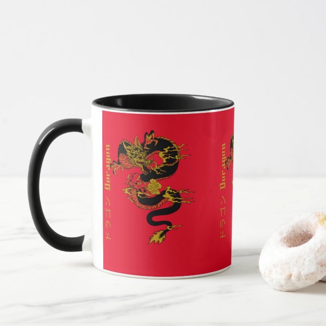 Taza Dragón con fuego japonés de oro y negro sobre rojo (Con donut)