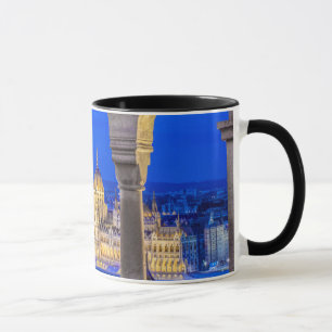 Taza Edificio del Parlamento Húngaro al Anochecer