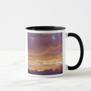 Taza EE. UU., California, Atardecer sobre la Sierra Nev
