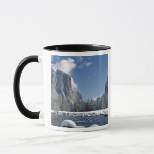 Taza EE. UU., California, Yosemite NP. El río Merced,