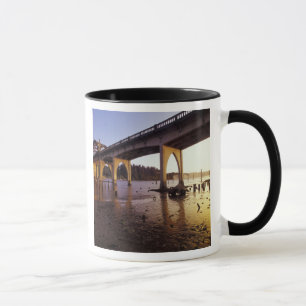 Taza EE. UU., Oregón, Florence. Puente Siuslaw y
