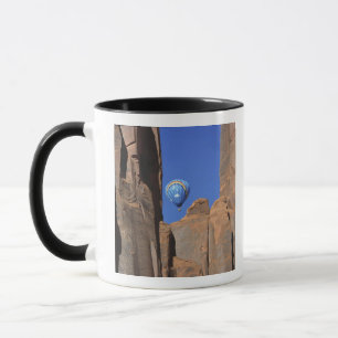 Taza EE. UU., Utah, Valle de los Monumentos. Un arcoíri