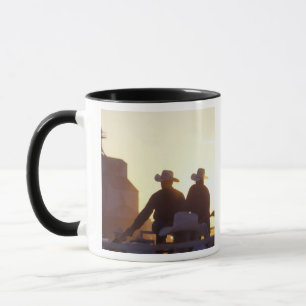 Taza EE. UU., Wyoming, Pine Bluffs. Dos hombres se dan