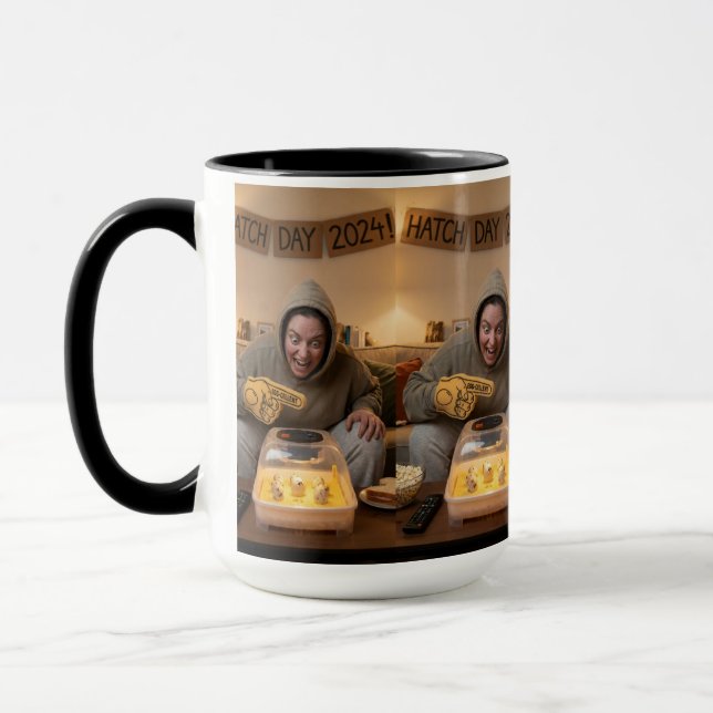 Taza Egg-citement at Home – Cozy Cheer Mug (Izquierda)