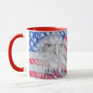 Taza El águila calva y la bandera estadounidense