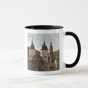 Taza El Alte Brucke en el casco antiguo de Heidelberg,