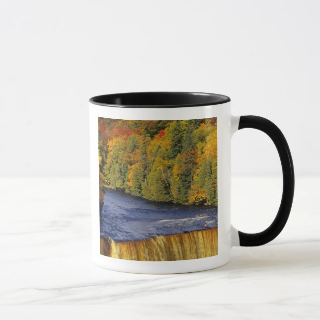 Taza El Alto Tahquamenon cae en UP Michigan en (Derecha)