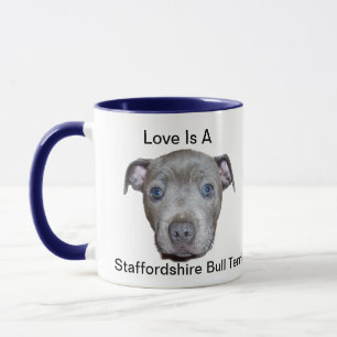 Taza El Amor Es Un Logotipo Amueblado Y Un Cachorro