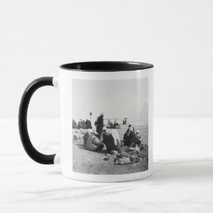 Taza El Cairo Egipto, jinetes de camellos giza pirámid