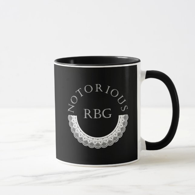 Taza El célebre collar de encaje de RBG Ruth Bader Gins (Derecha)